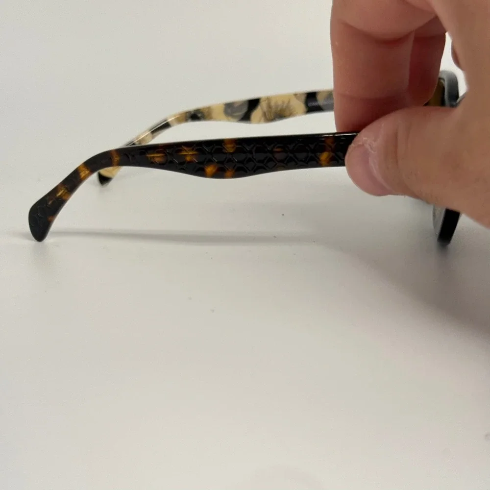Vera Bradley Claudette Polarized Sunglasses Black Tortoise Camellia Floral 24181